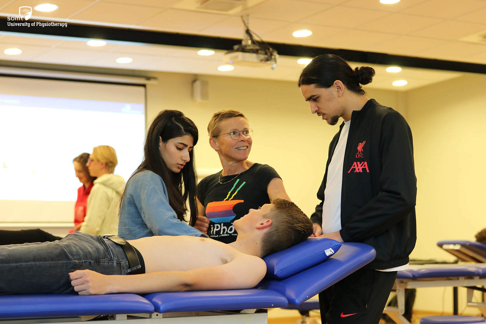 Praktijkles met docent Anja bij WO Bachelor Fysiotherapie in Amersfoort